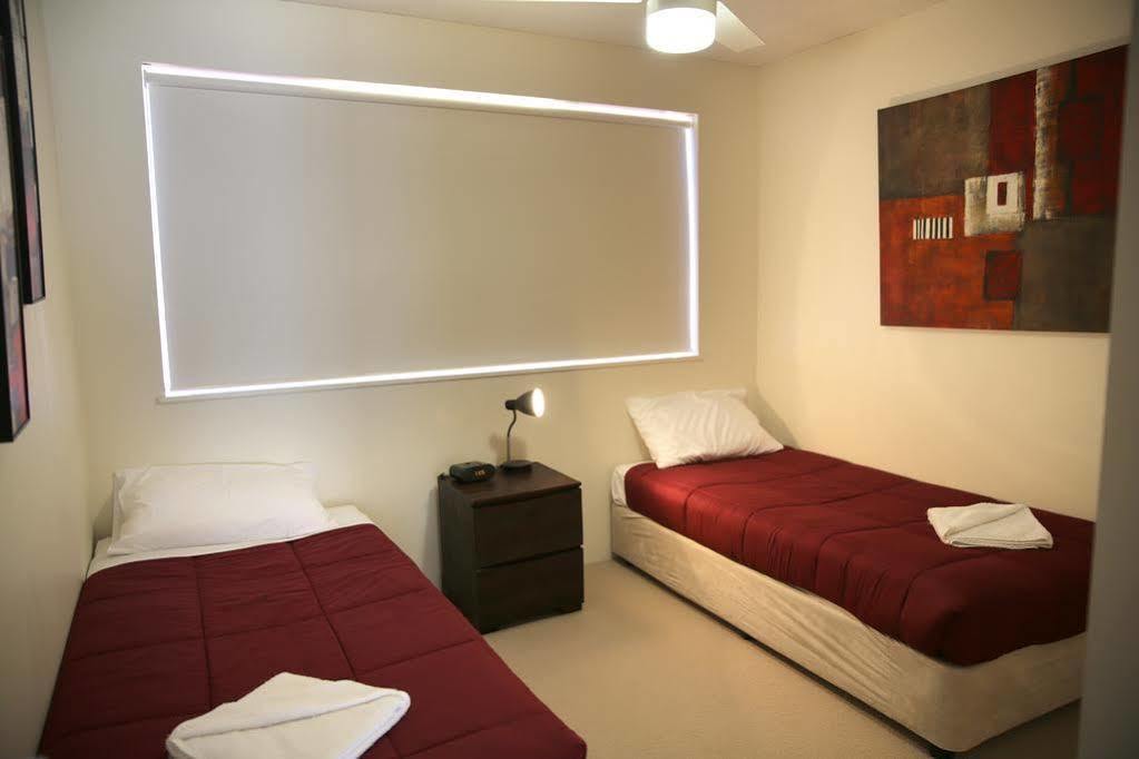 Cheltenham Apartments Caloundra Bagian luar foto