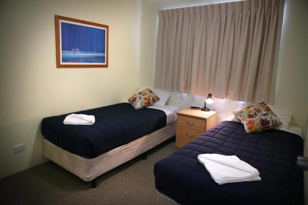 Cheltenham Apartments Caloundra Bagian luar foto